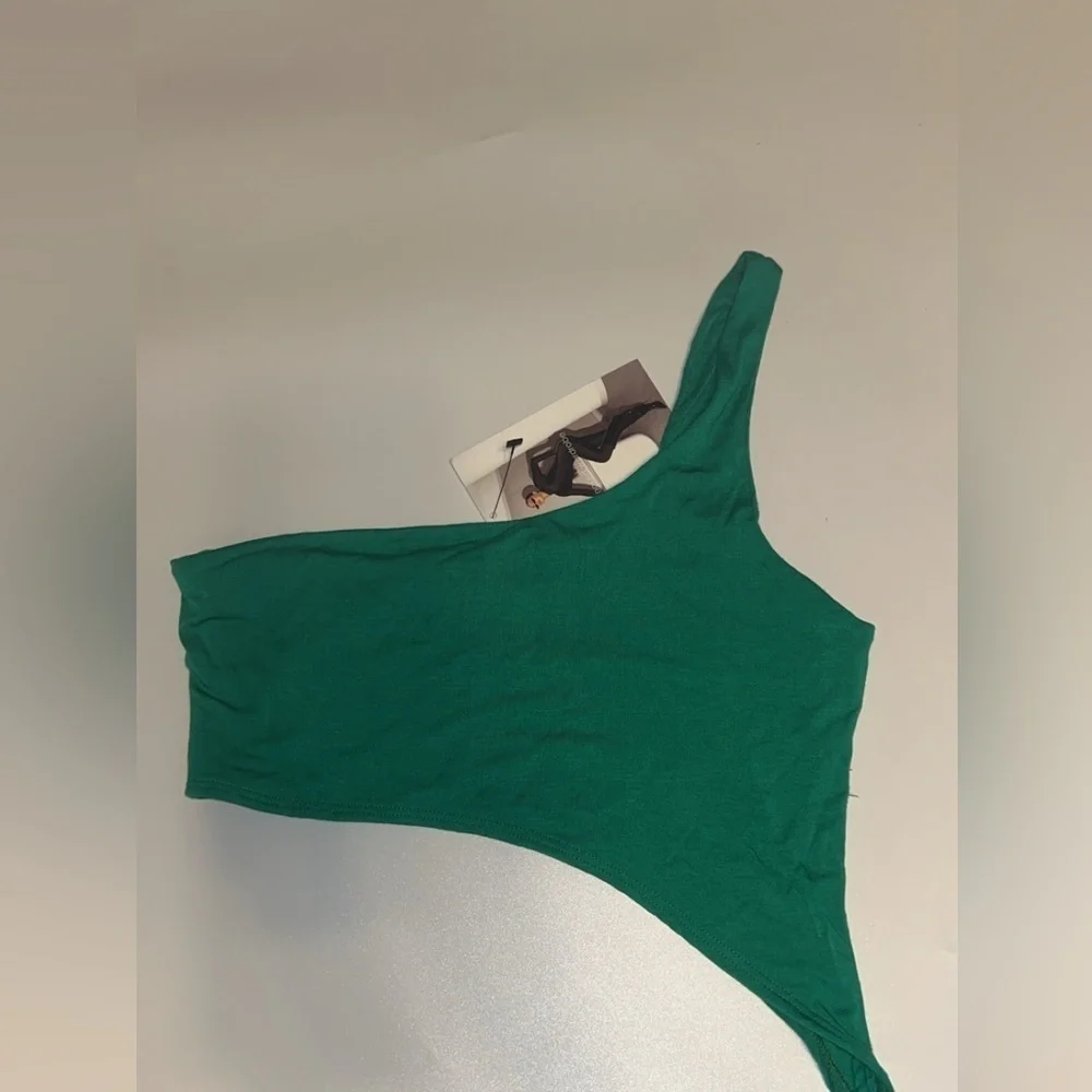 Naked Wardrobe crop - Picture 3 of 5